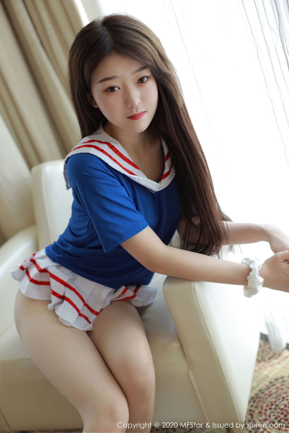 新人妹子小奶瓶呜鸣 - 水手服超短裙系列写真