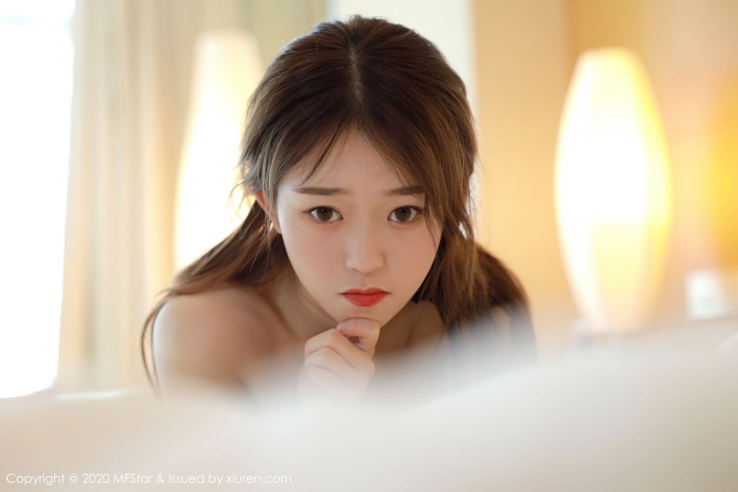 新人妹子小奶瓶呜鸣 - 白嫩胴体女仆装扮首套写真