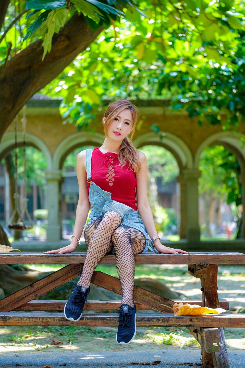 美女模特黄艾比 - 黑丝网袜牛仔热裤系列街拍写真