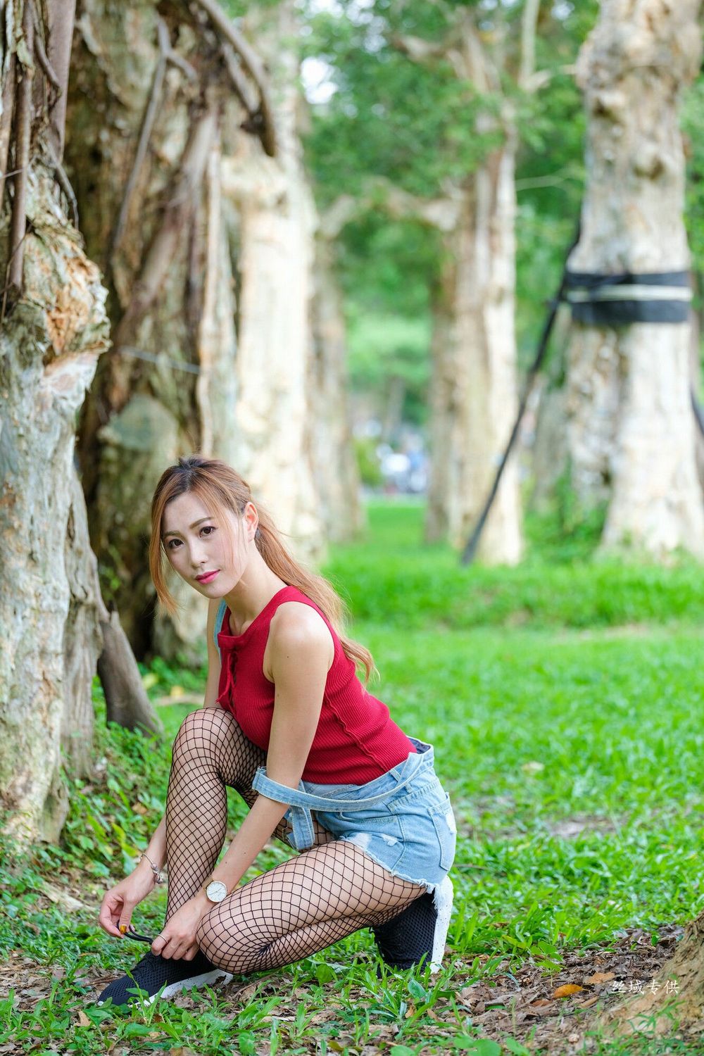 美女模特黄艾比 - 黑丝网袜牛仔热裤系列街拍写真