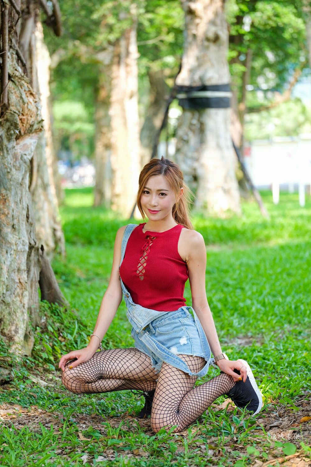 美女模特黄艾比 - 黑丝网袜牛仔热裤系列街拍写真