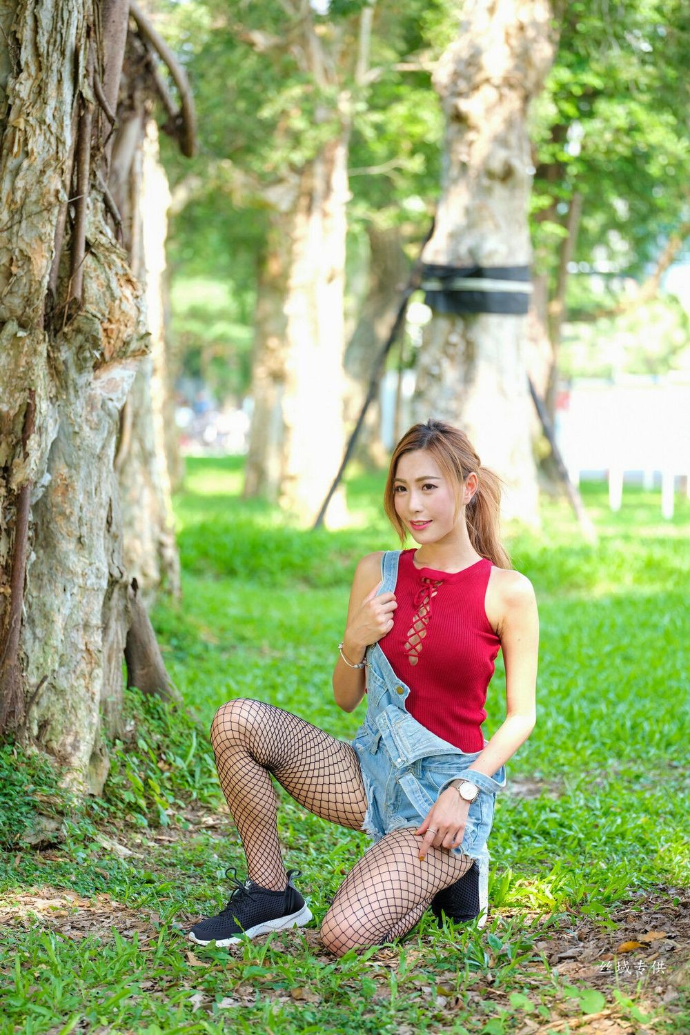 美女模特黄艾比 - 黑丝网袜牛仔热裤系列街拍写真