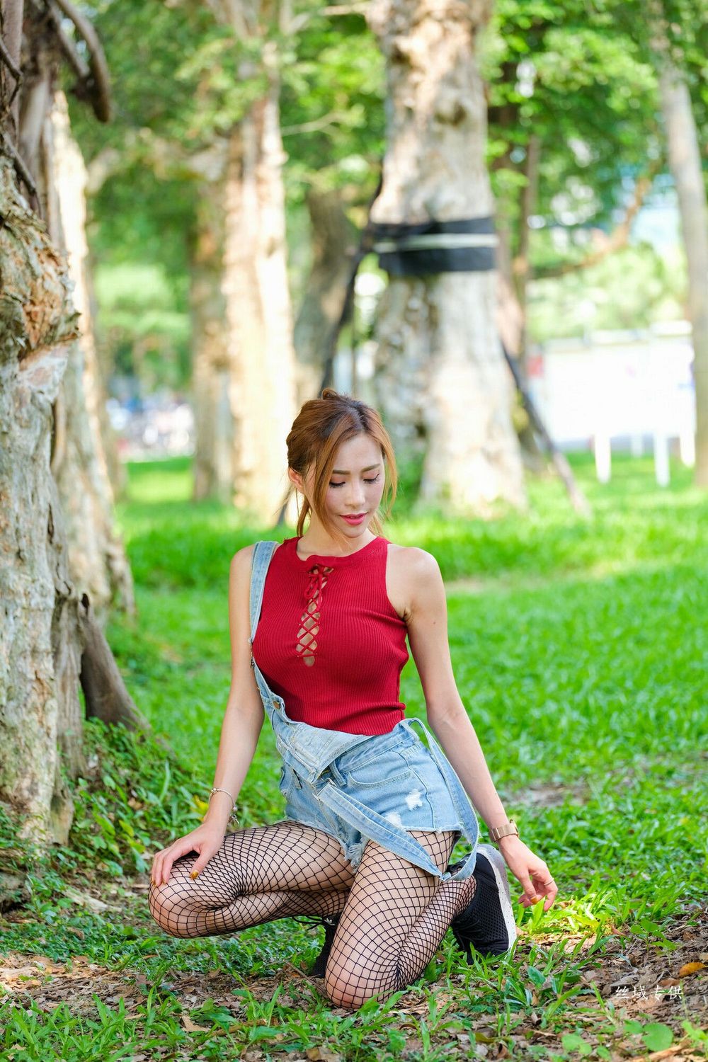 美女模特黄艾比 - 黑丝网袜牛仔热裤系列街拍写真