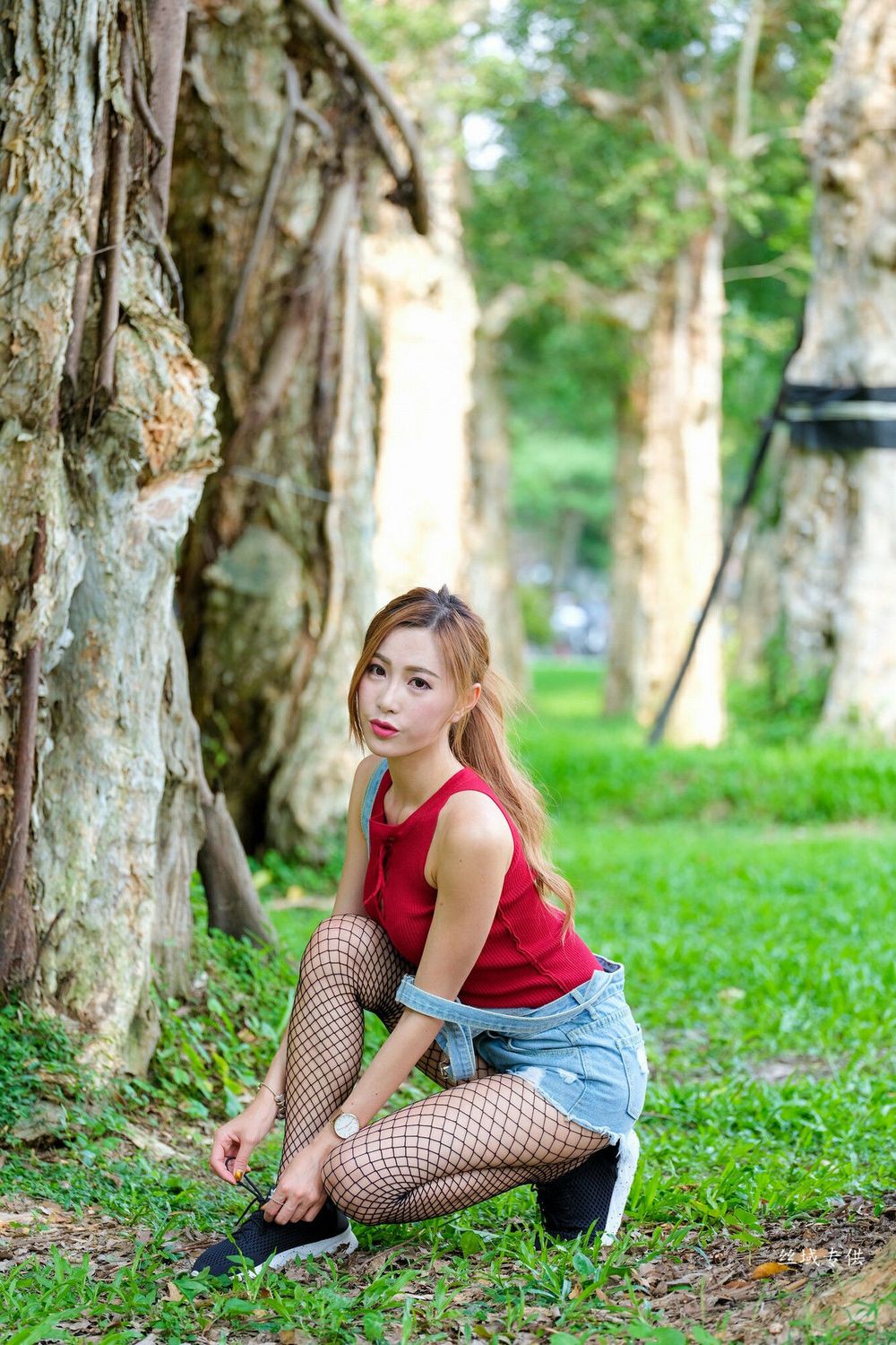 美女模特黄艾比 - 黑丝网袜牛仔热裤系列街拍写真