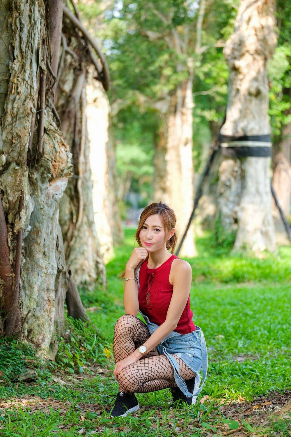 美女模特黄艾比 - 黑丝网袜牛仔热裤系列街拍写真