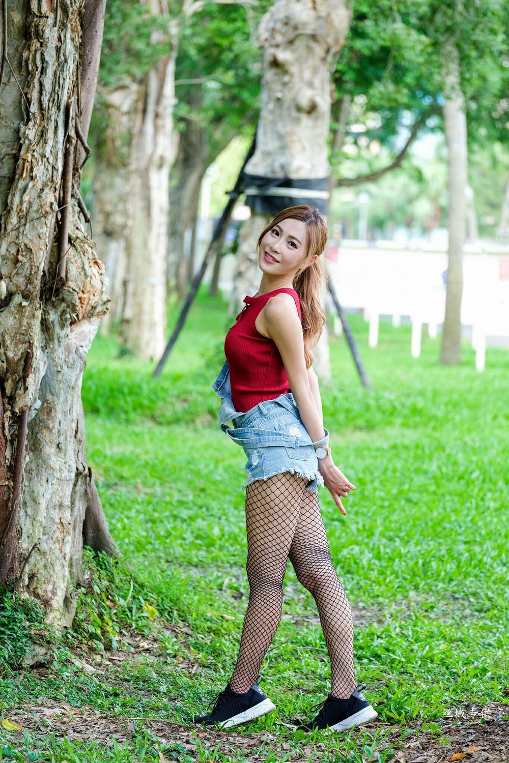 美女模特黄艾比 - 黑丝网袜牛仔热裤系列街拍写真