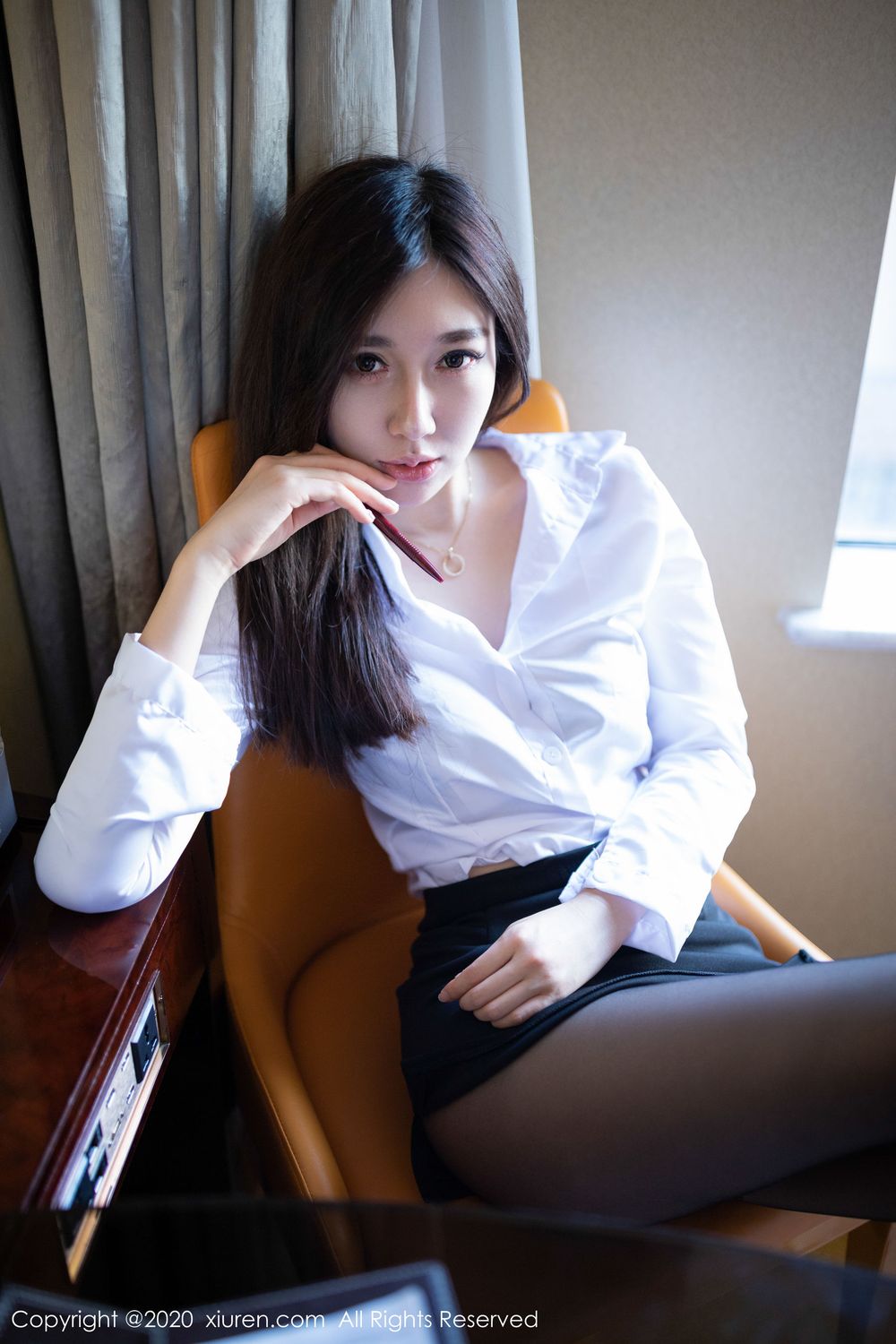 新人模特伊思思 - 黑丝美腿职场OL酒店首套写真
