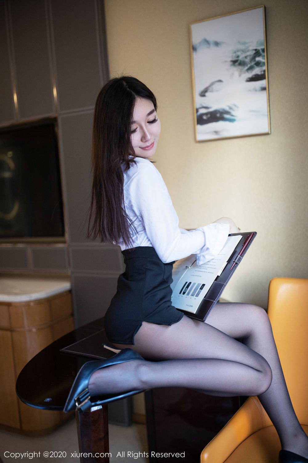 新人模特伊思思 - 黑丝美腿职场OL酒店首套写真