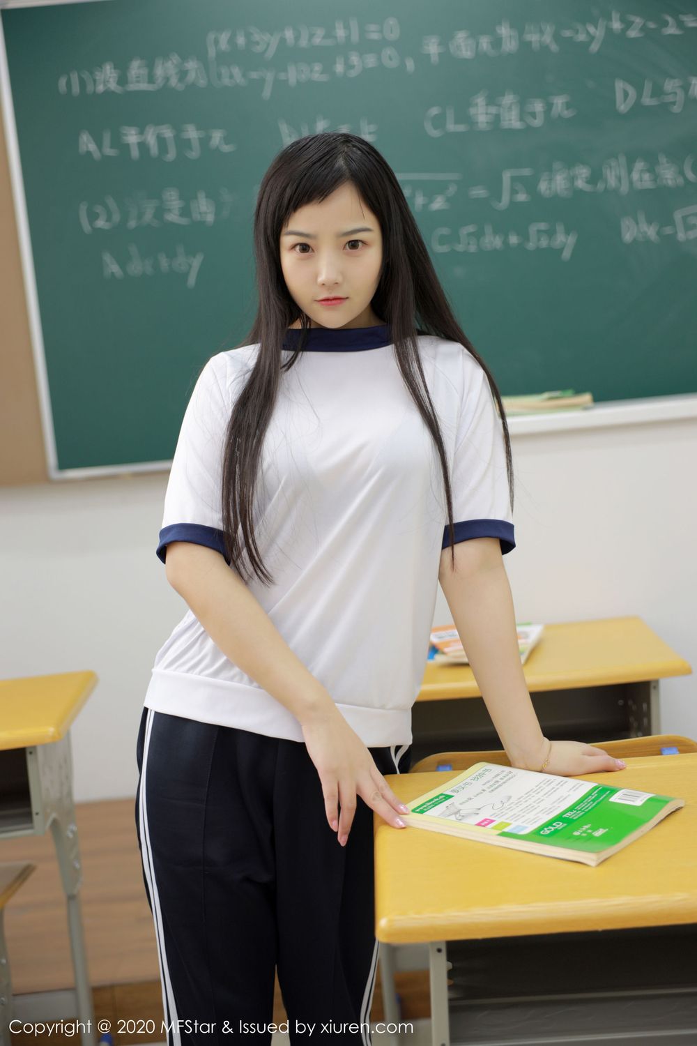 美女模特徐微微mia - 学生制服教室场景诱惑写真