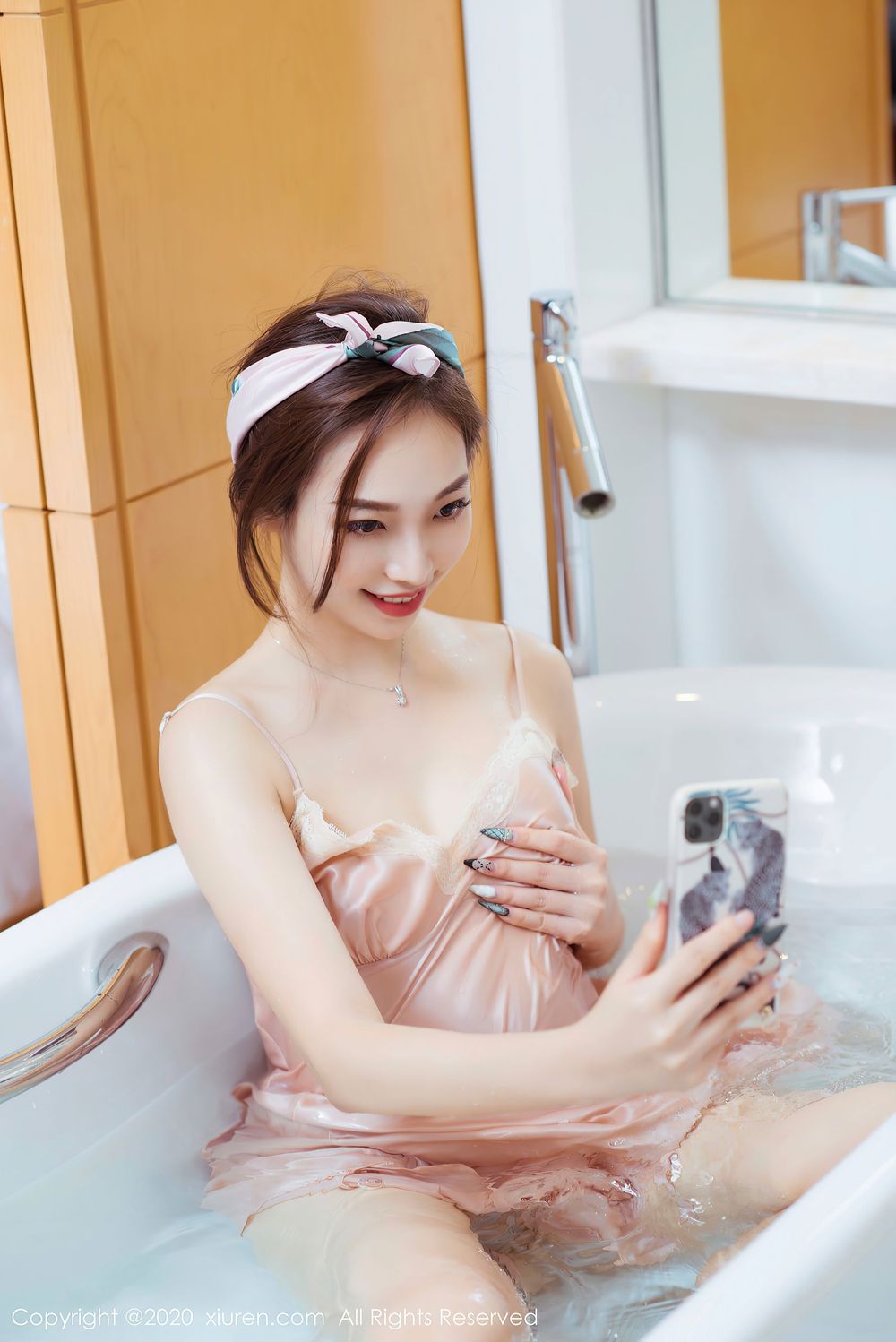 美女模特郑颖姗 - 浴室湿身主题浑然天成性感写真