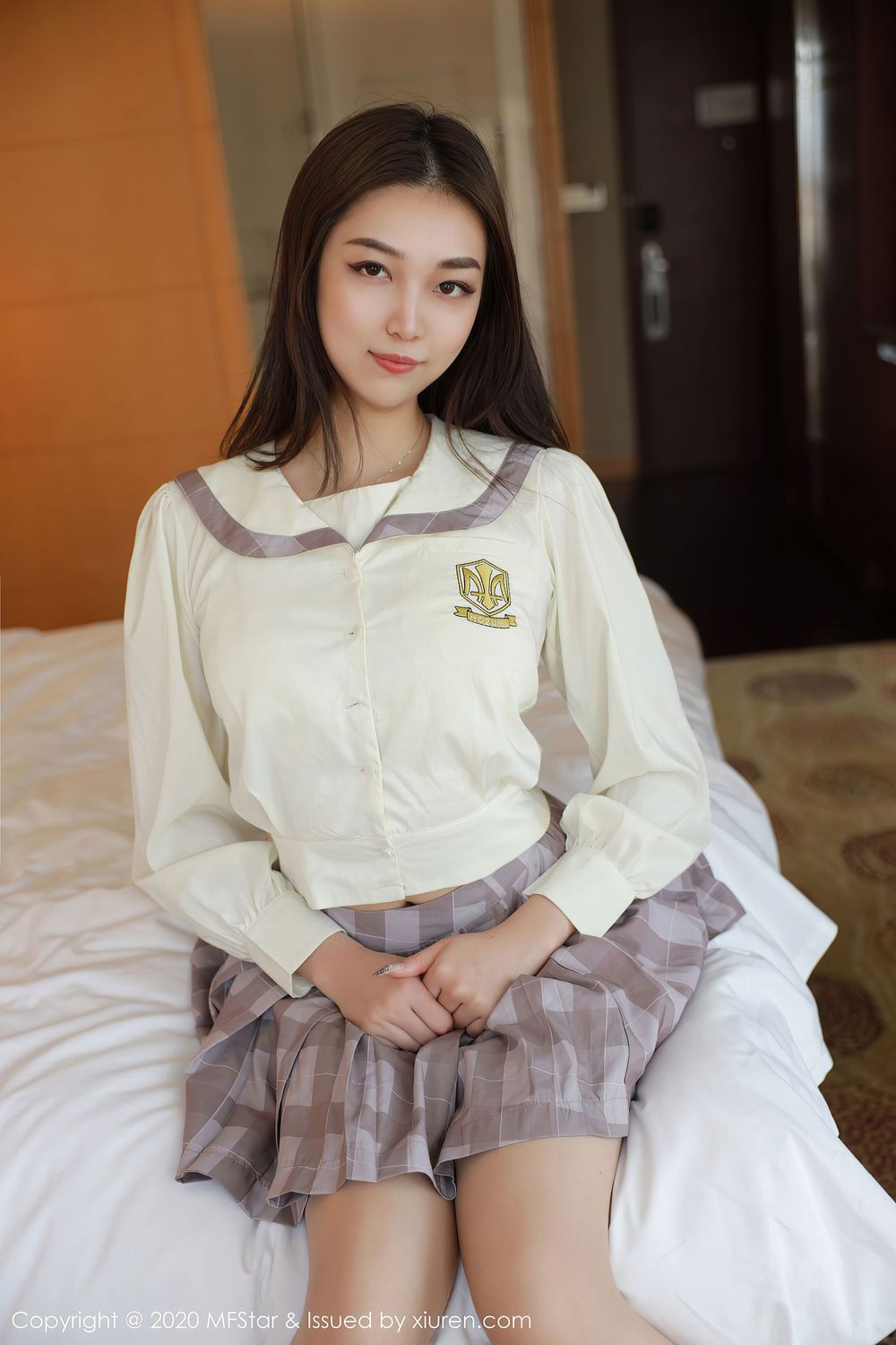 新人模特郑颖姗 - JK制服内衣系列首套写真