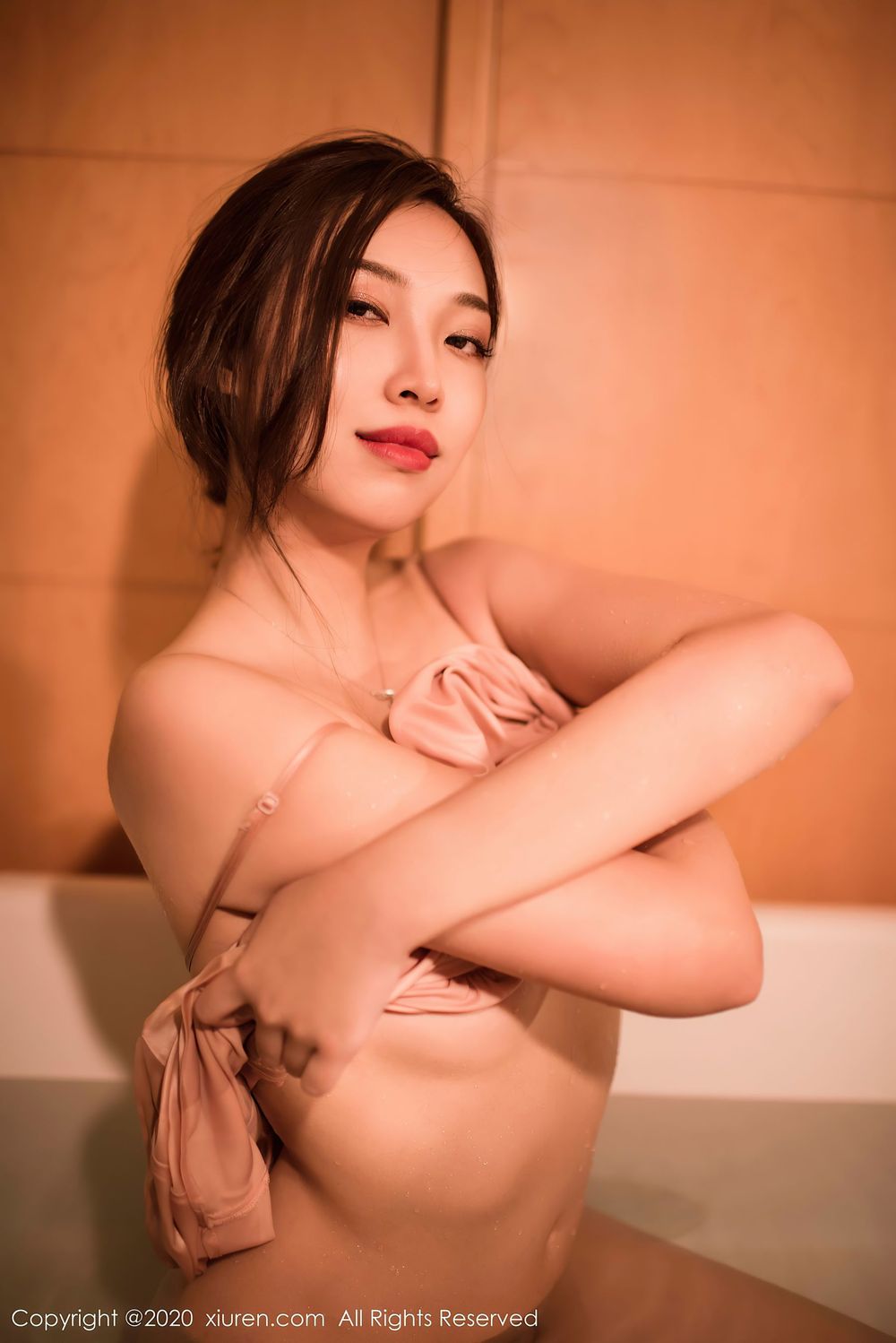 美女模特郑颖姗 - 浴室湿身主题浑然天成性感写真
