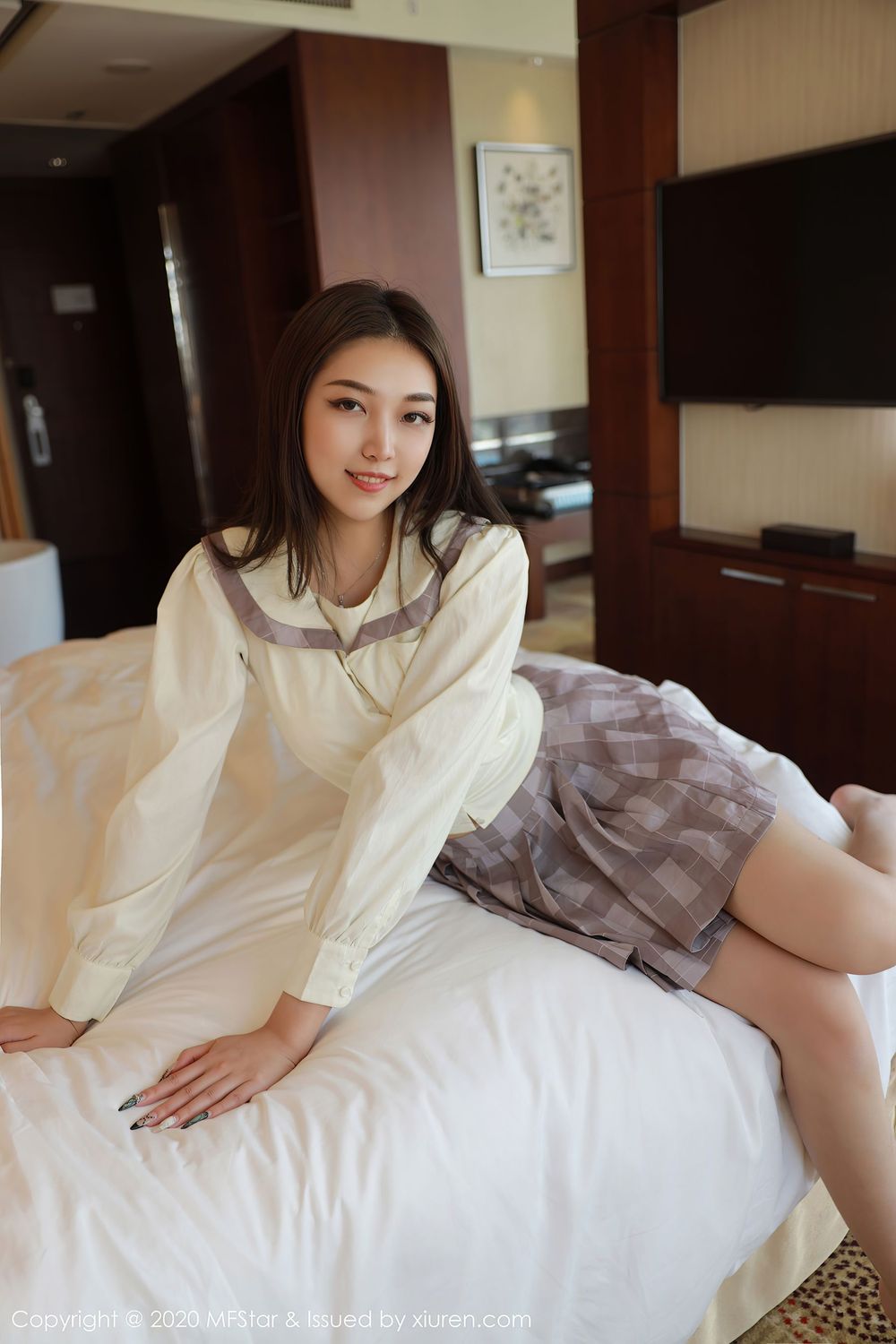 新人模特郑颖姗 - JK制服内衣系列首套写真