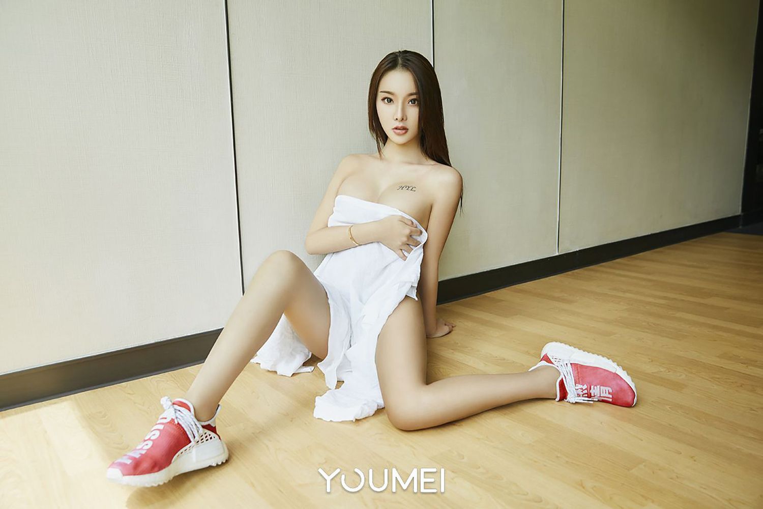 美女模特陈圆圆 - 情迷健身房火爆身材惹火写真