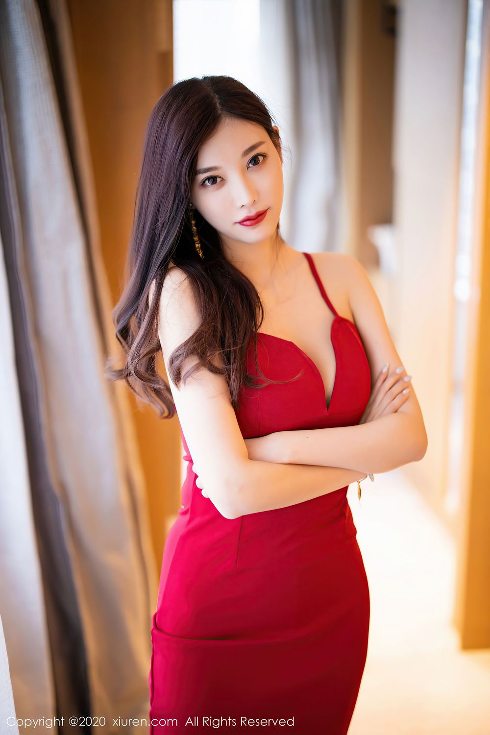 性感女神杨晨晨sugar - 红色吊裙与黑丝美腿系列私房写真