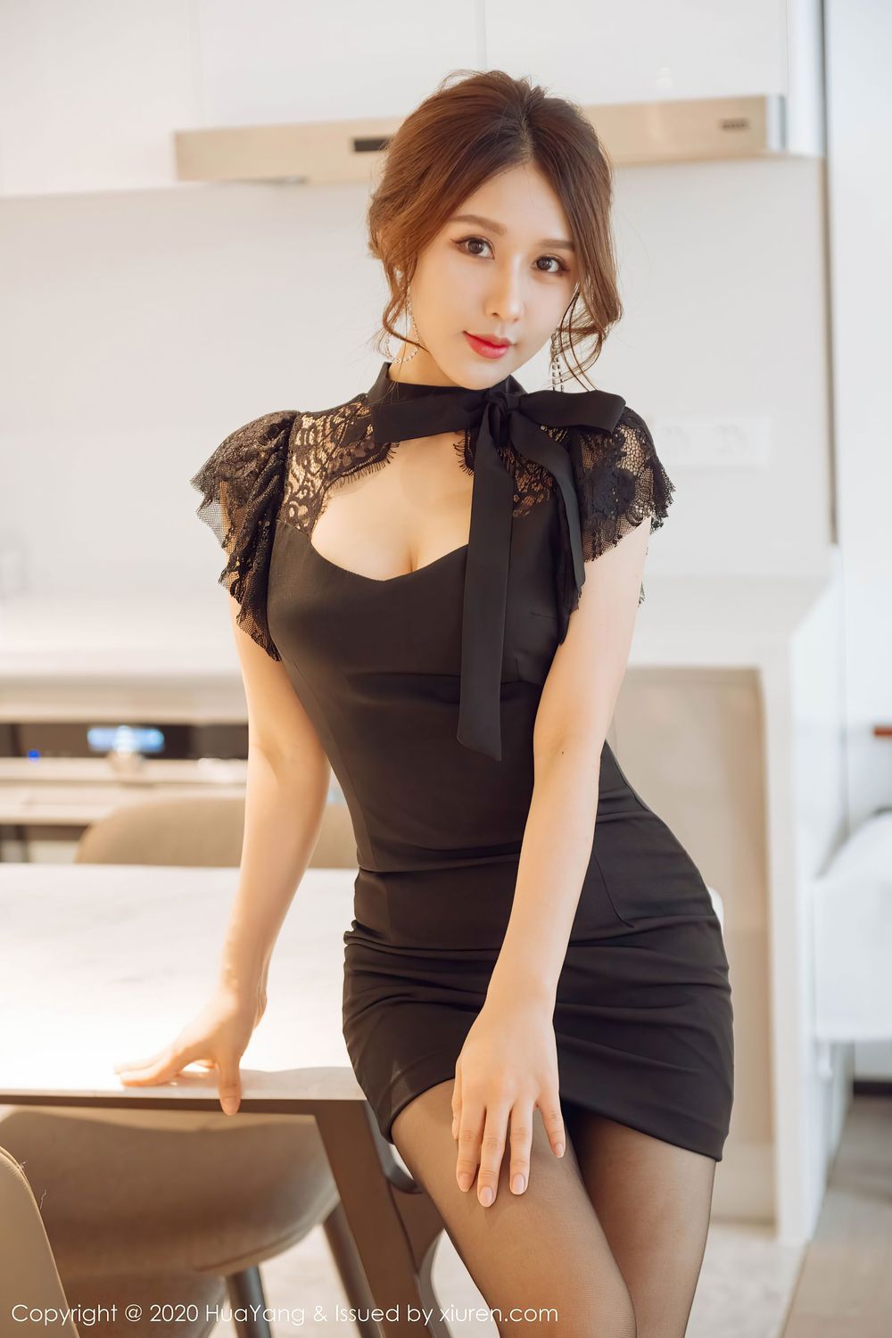 美女模特徐安安 - 深V短裙与黑丝魅惑系列私房写真