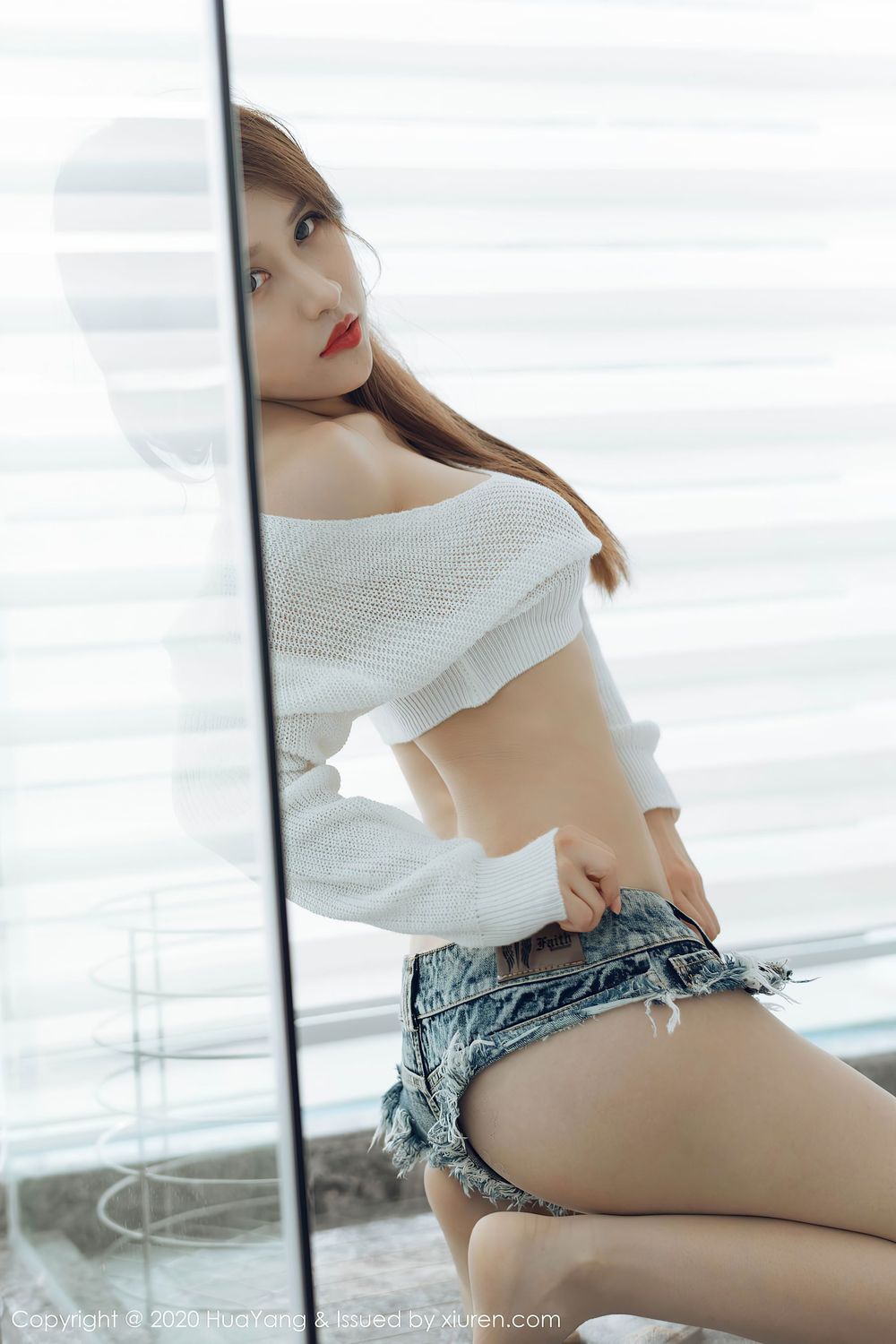 美女模特徐安安 - 破烂感牛仔热裤御姐气息性感写真