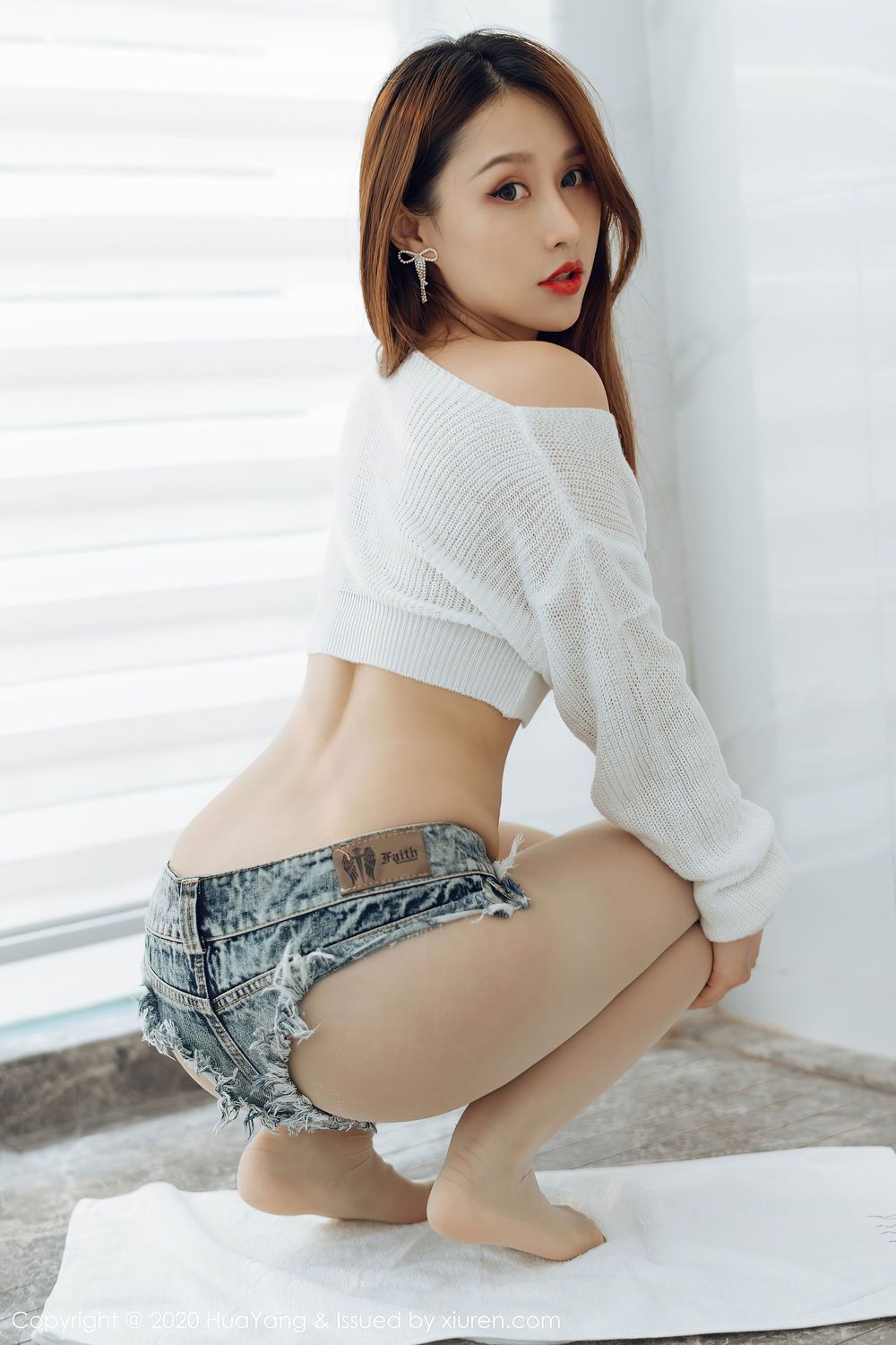 美女模特徐安安 - 破烂感牛仔热裤御姐气息性感写真