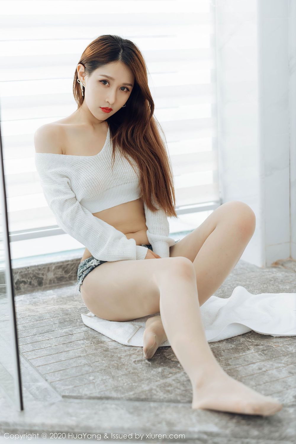 美女模特徐安安 - 破烂感牛仔热裤御姐气息性感写真