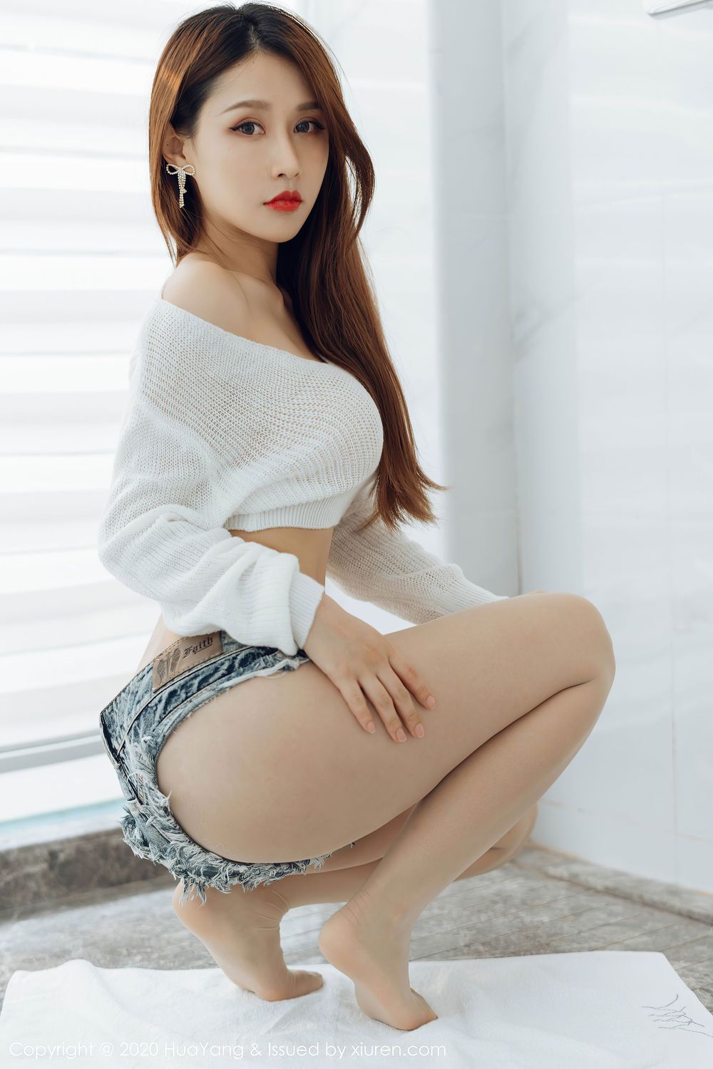 美女模特徐安安 - 破烂感牛仔热裤御姐气息性感写真