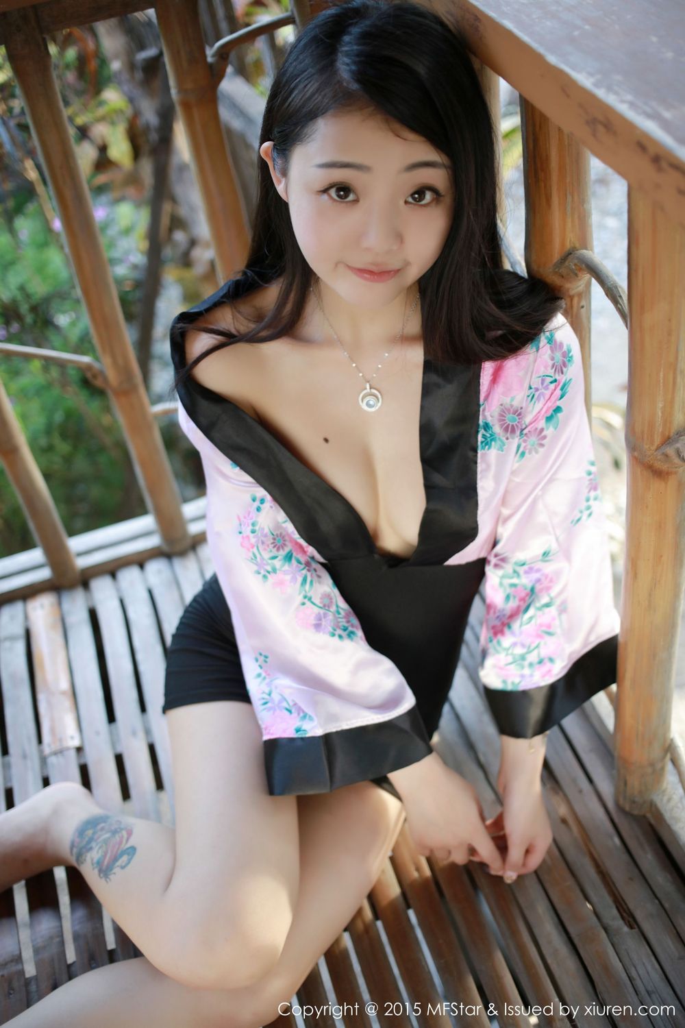 美女模特佘贝拉bella - 比基尼+情趣短裙长滩旅拍