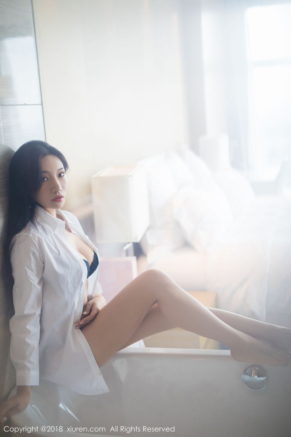 美女模特小狐狸Sica - 白衬衫+黑内衣浴室主题写真