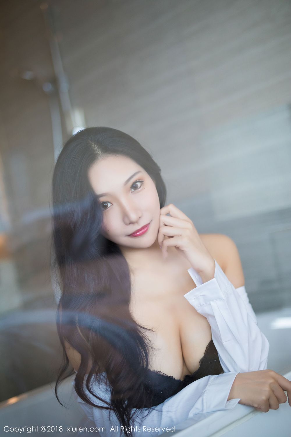 美女模特小狐狸Sica - 白衬衫+黑内衣浴室主题写真