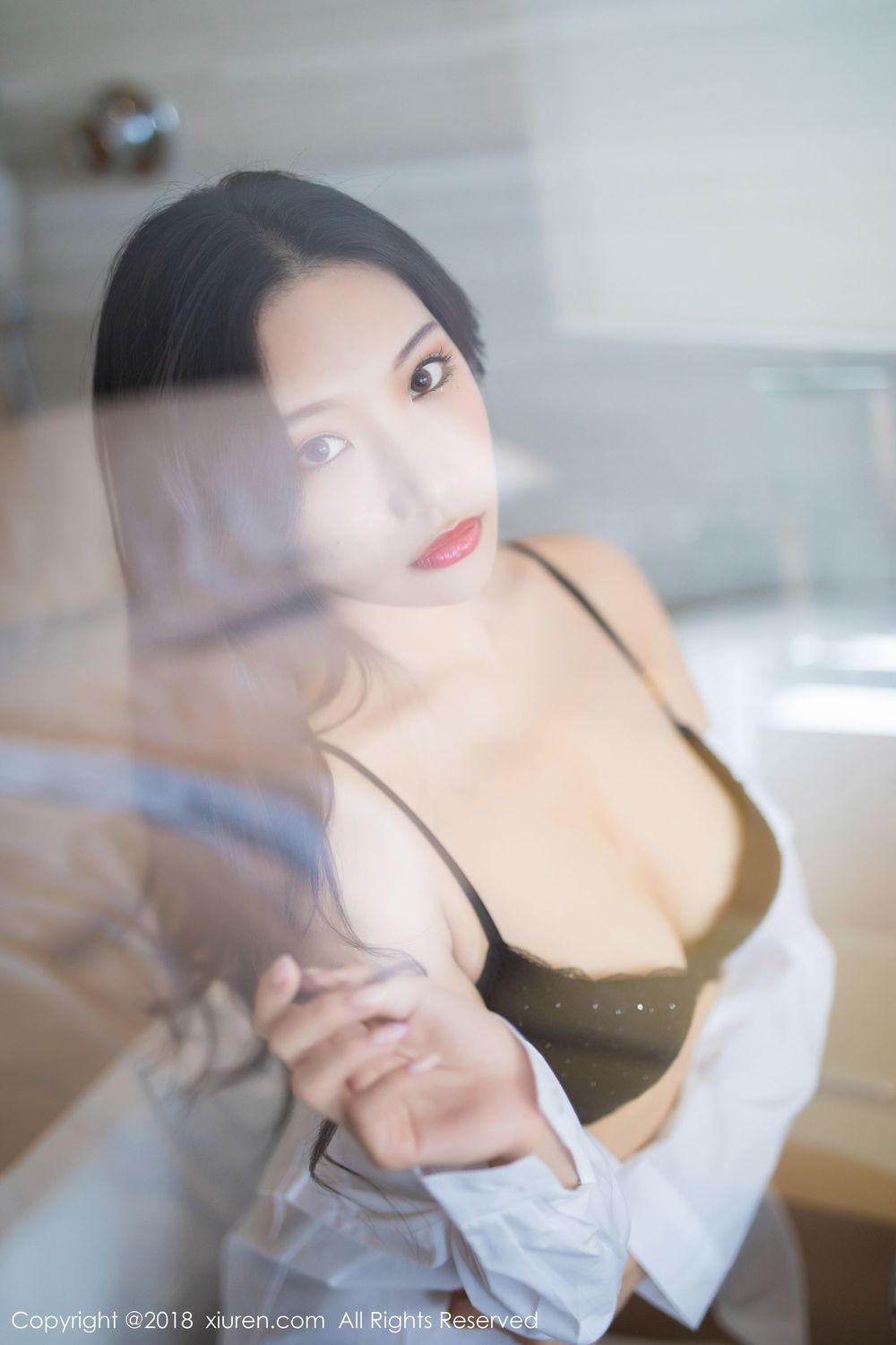 美女模特小狐狸Sica - 白衬衫+黑内衣浴室主题写真