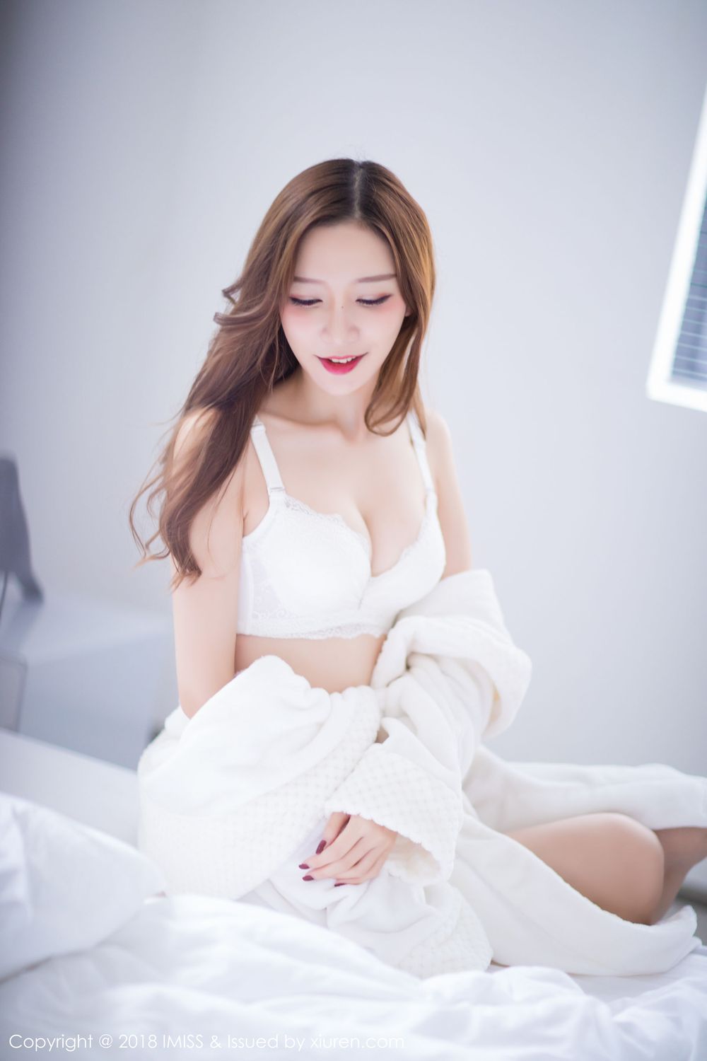 甜美新人小琳 - 镂空印花裙内衣系列首套写真