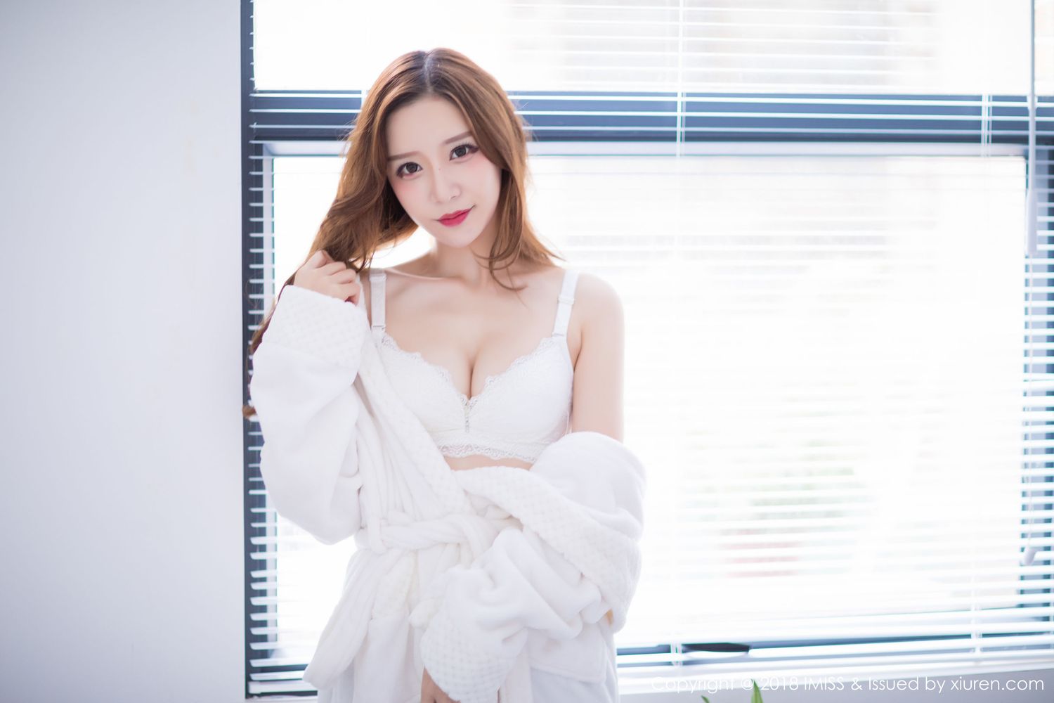 甜美新人小琳 - 镂空印花裙内衣系列首套写真