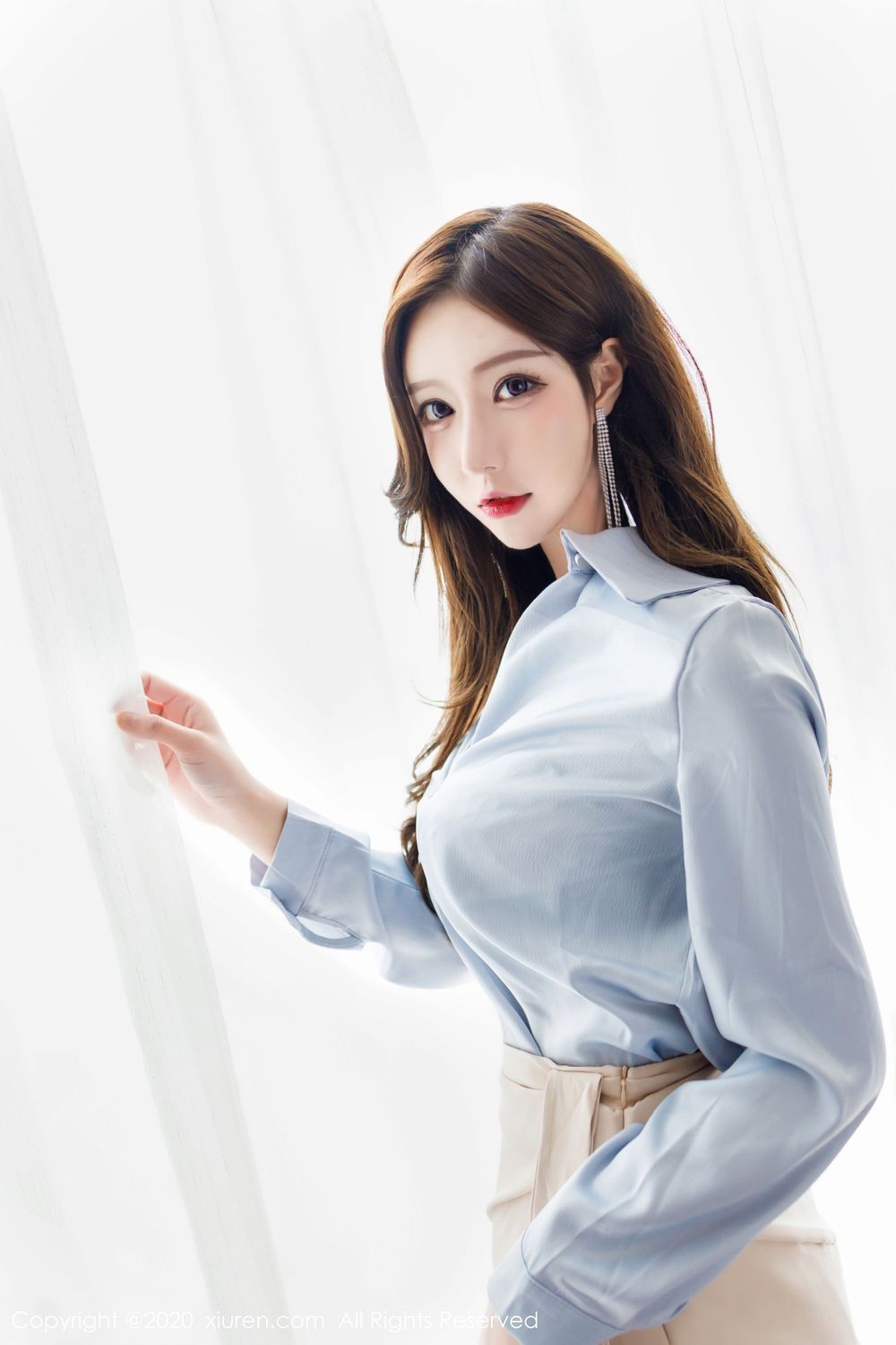 美女模特LindaLinda - 粉色吊裙与丝袜系列写真