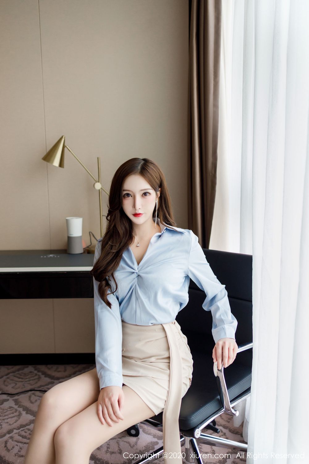 美女模特LindaLinda - 粉色吊裙与丝袜系列写真