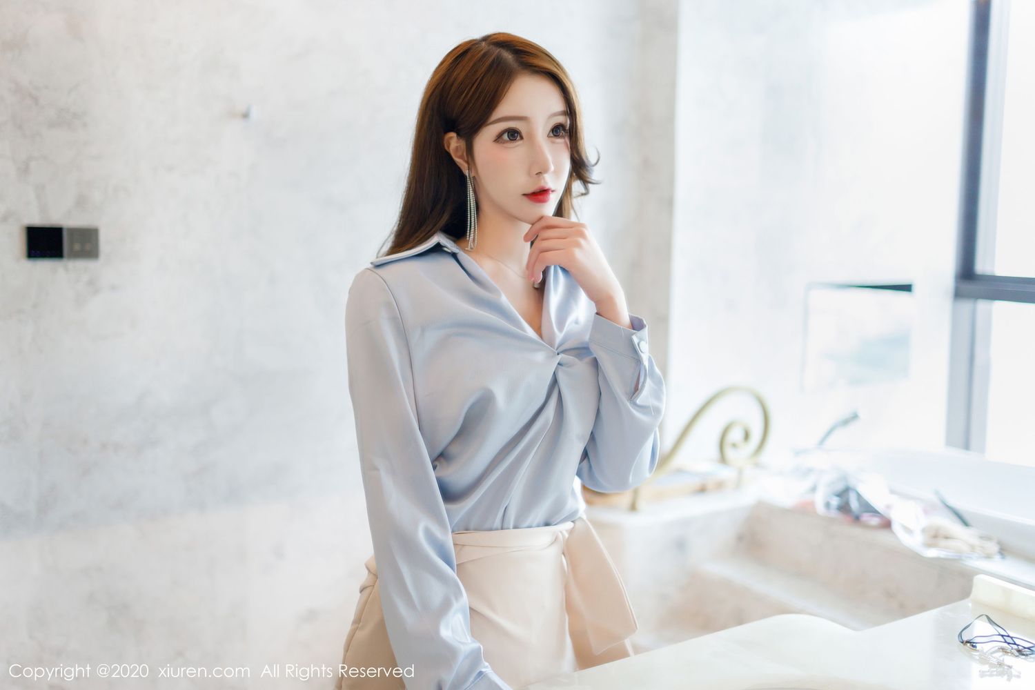 美女模特LindaLinda - 粉色吊裙与丝袜系列写真