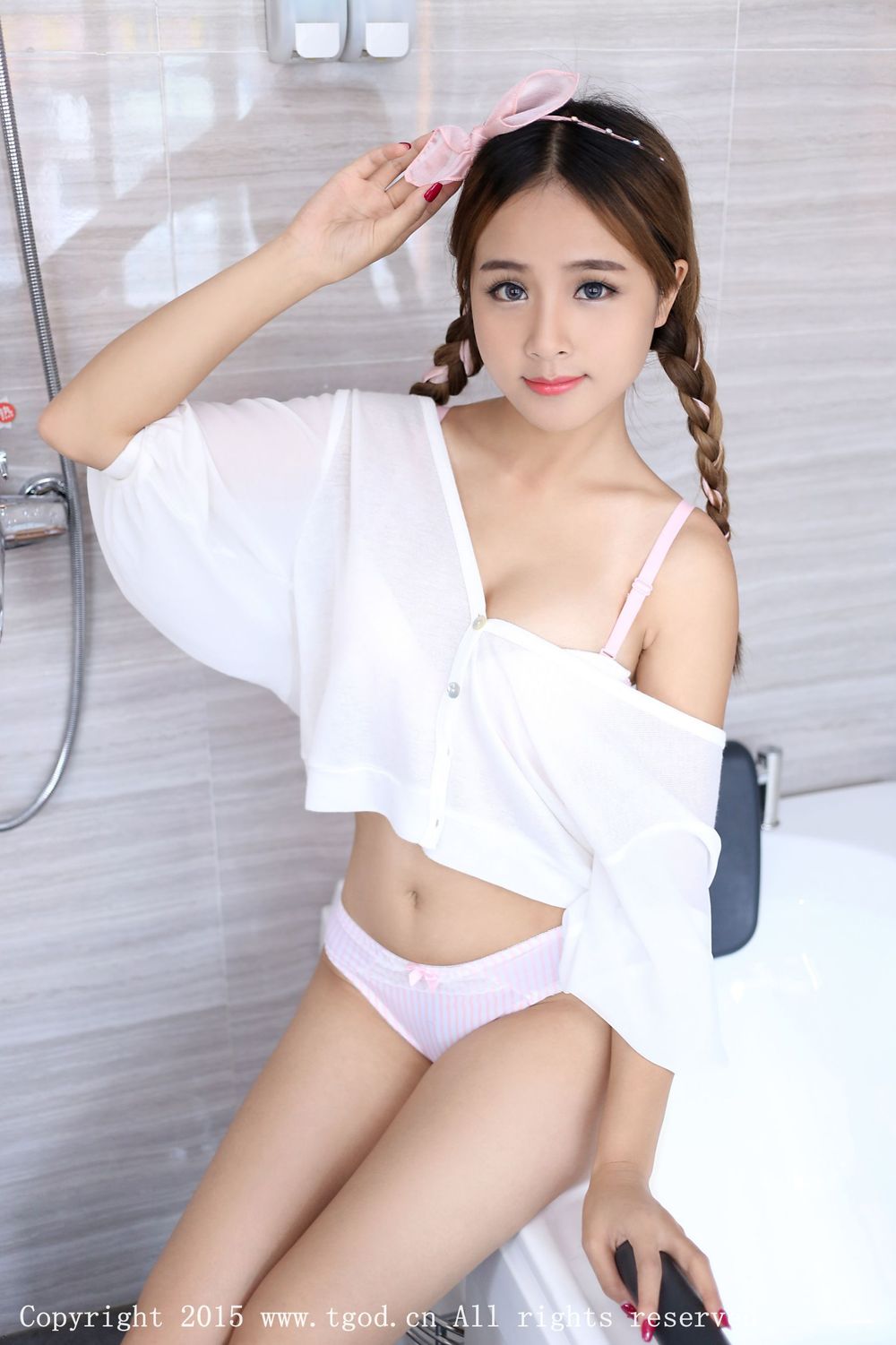 美女模特思淇Sukiii - 双马尾+浴缸诱惑主题写真