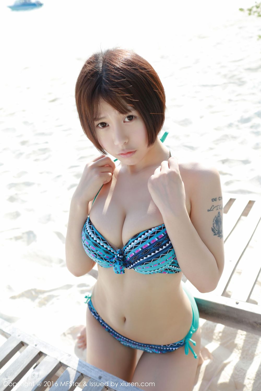 美女模特Evelyn艾莉 - 比基尼+透视裙+学生装马尔代夫旅拍