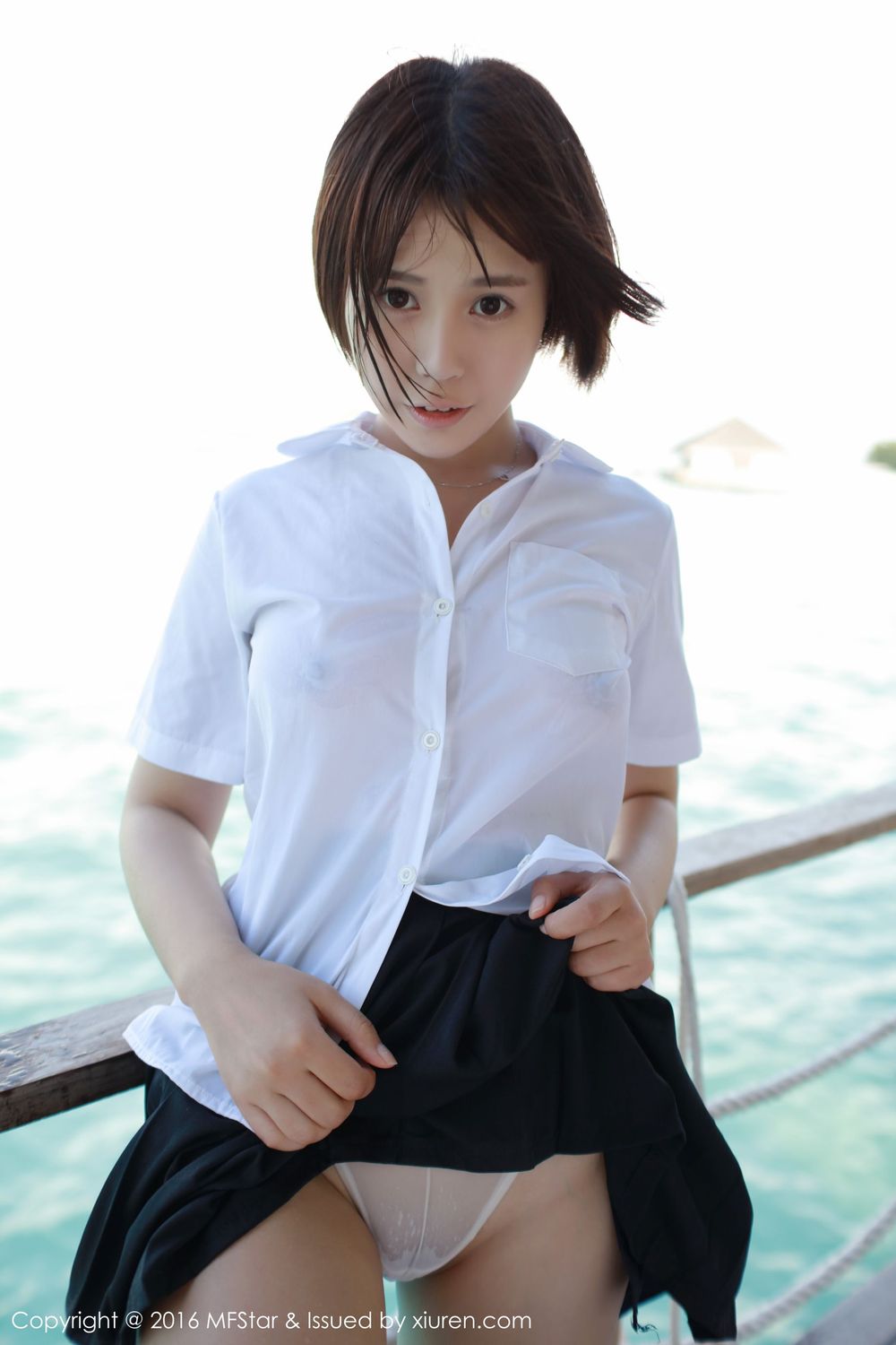 美女模特Evelyn艾莉 - 比基尼+透视裙+学生装马尔代夫旅拍