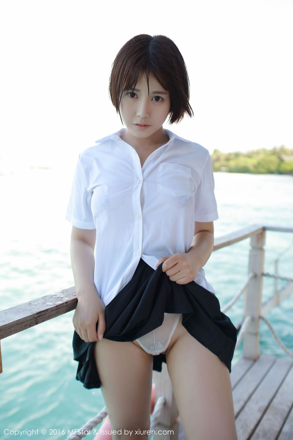 美女模特Evelyn艾莉 - 比基尼+透视裙+学生装马尔代夫旅拍