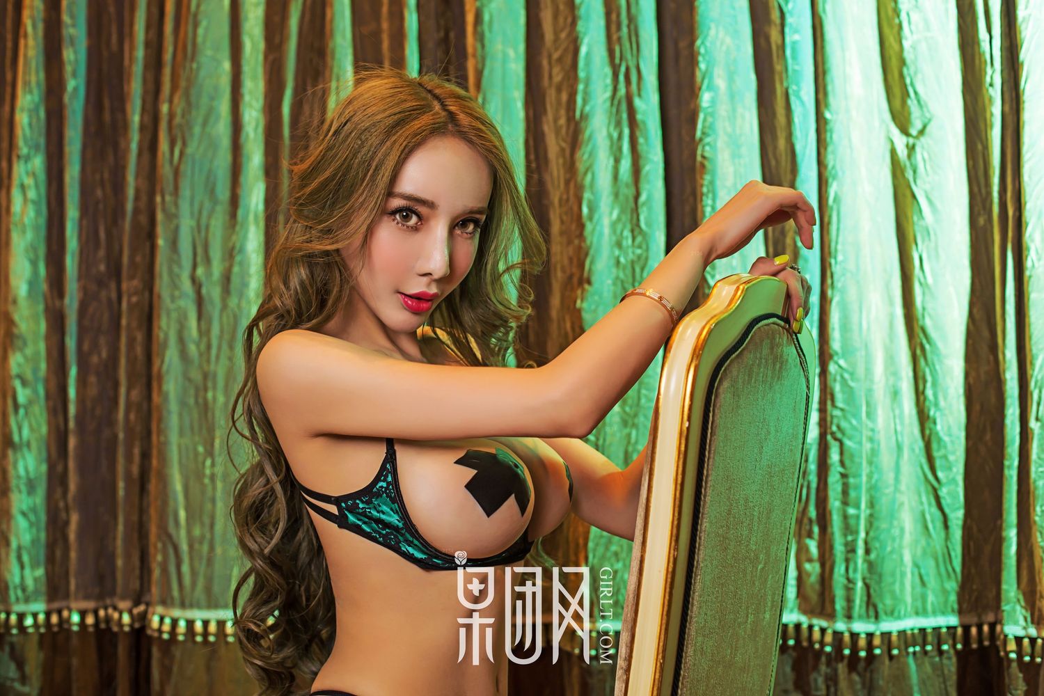 性感女神曾水Raeka - 上元春色诱人至极主题写真