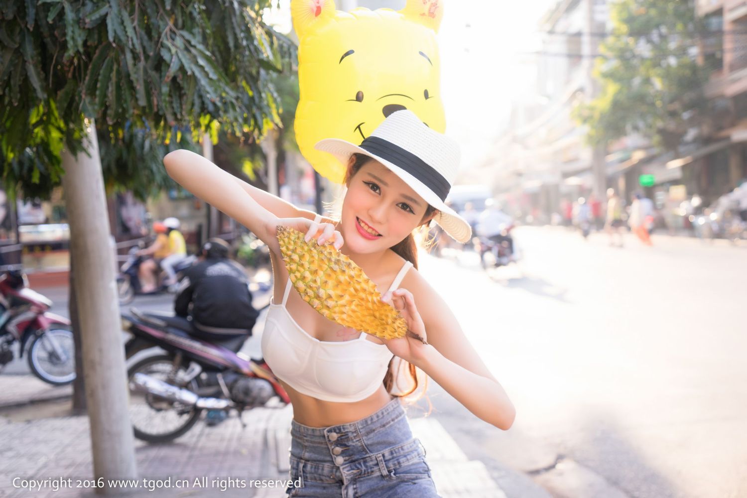 美女模特Abby王乔恩 - 街拍+健身系列越南芽庄旅拍