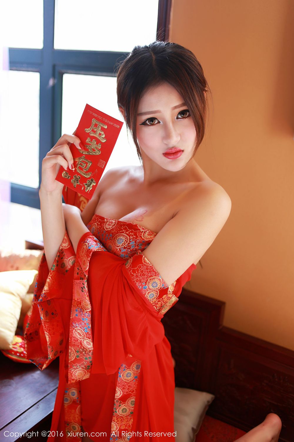美女模特王乔恩Abby - 红色抹胸短裙+肚兜系列新春福利套图