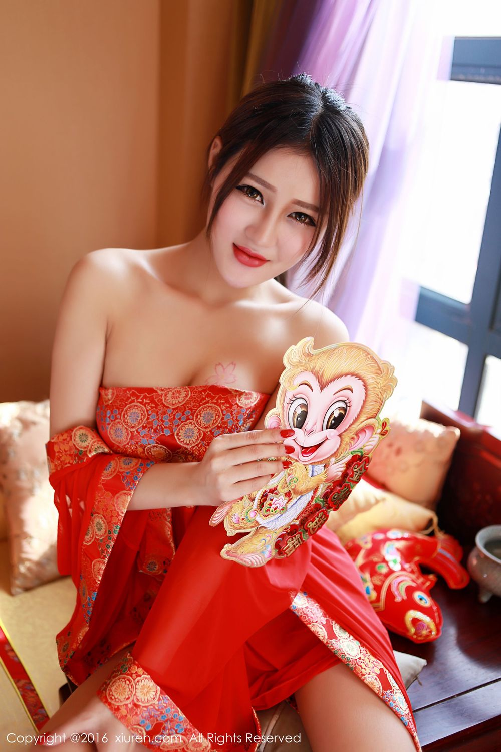 美女模特王乔恩Abby - 红色抹胸短裙+肚兜系列新春福利套图
