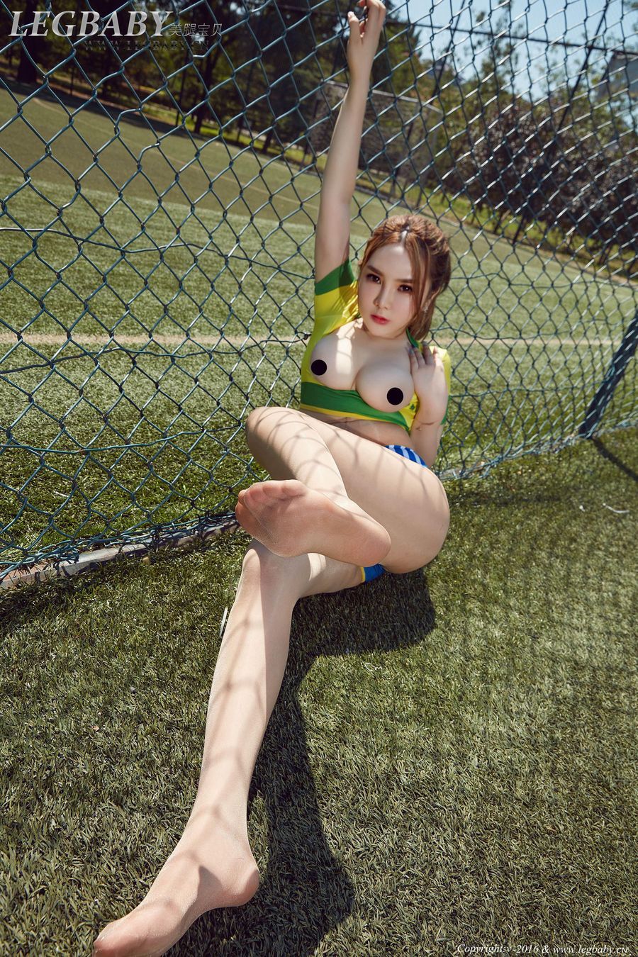 美女模特温馨怡 - 绿茵球场足球宝贝装扮写真