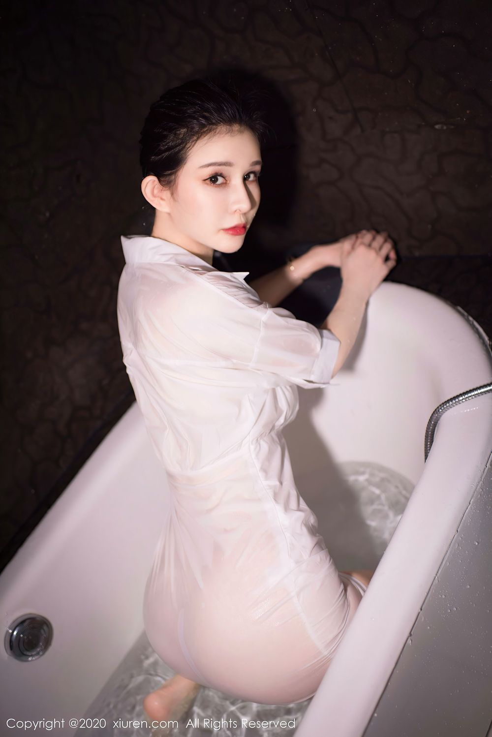 美女模特张雨萌 - 白衬衫+湿身诱惑系列浴室写真