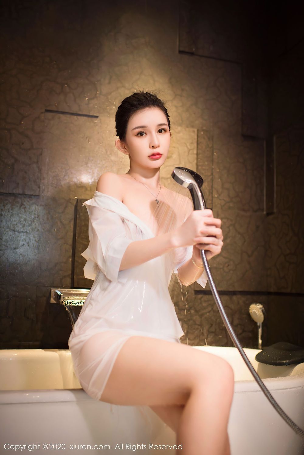 美女模特张雨萌 - 白衬衫+湿身诱惑系列浴室写真