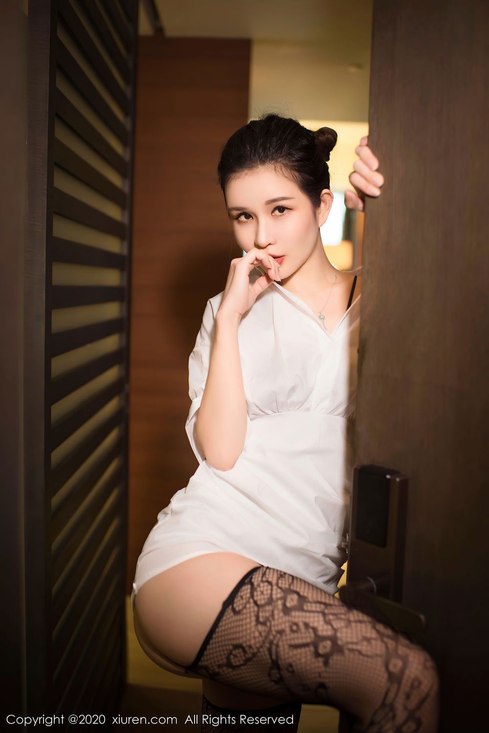 美女模特张雨萌 - 白衬衫+湿身诱惑系列浴室写真