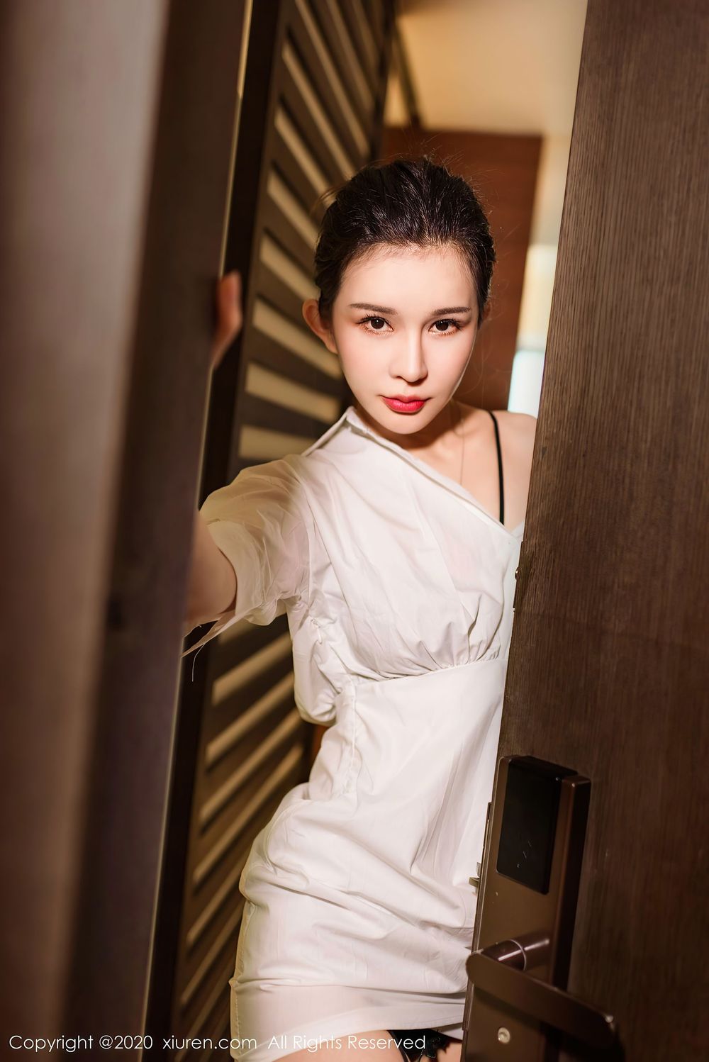 美女模特张雨萌 - 白衬衫+湿身诱惑系列浴室写真