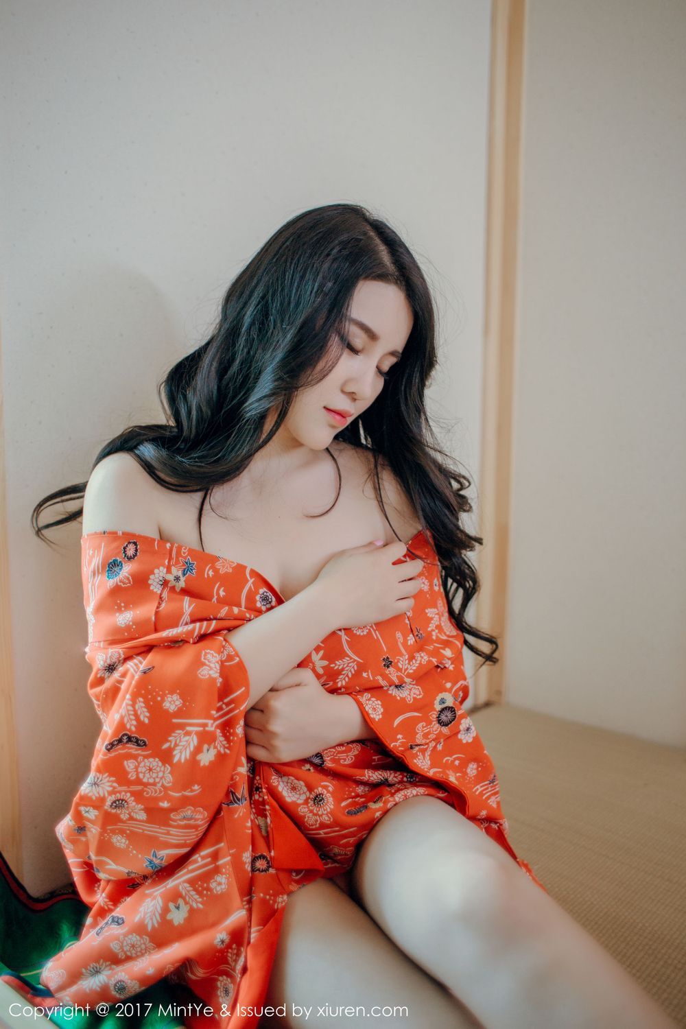 美女模特SukkiQ可儿 - 鲜色和服+透视内衣系列写真