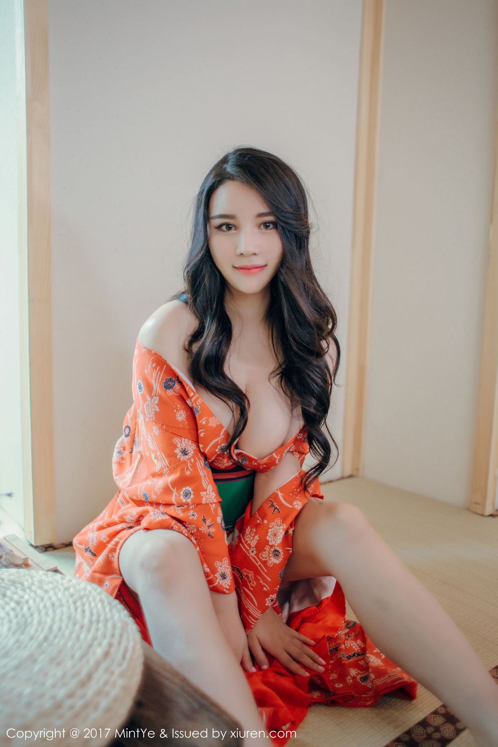 美女模特SukkiQ可儿 - 鲜色和服+透视内衣系列写真