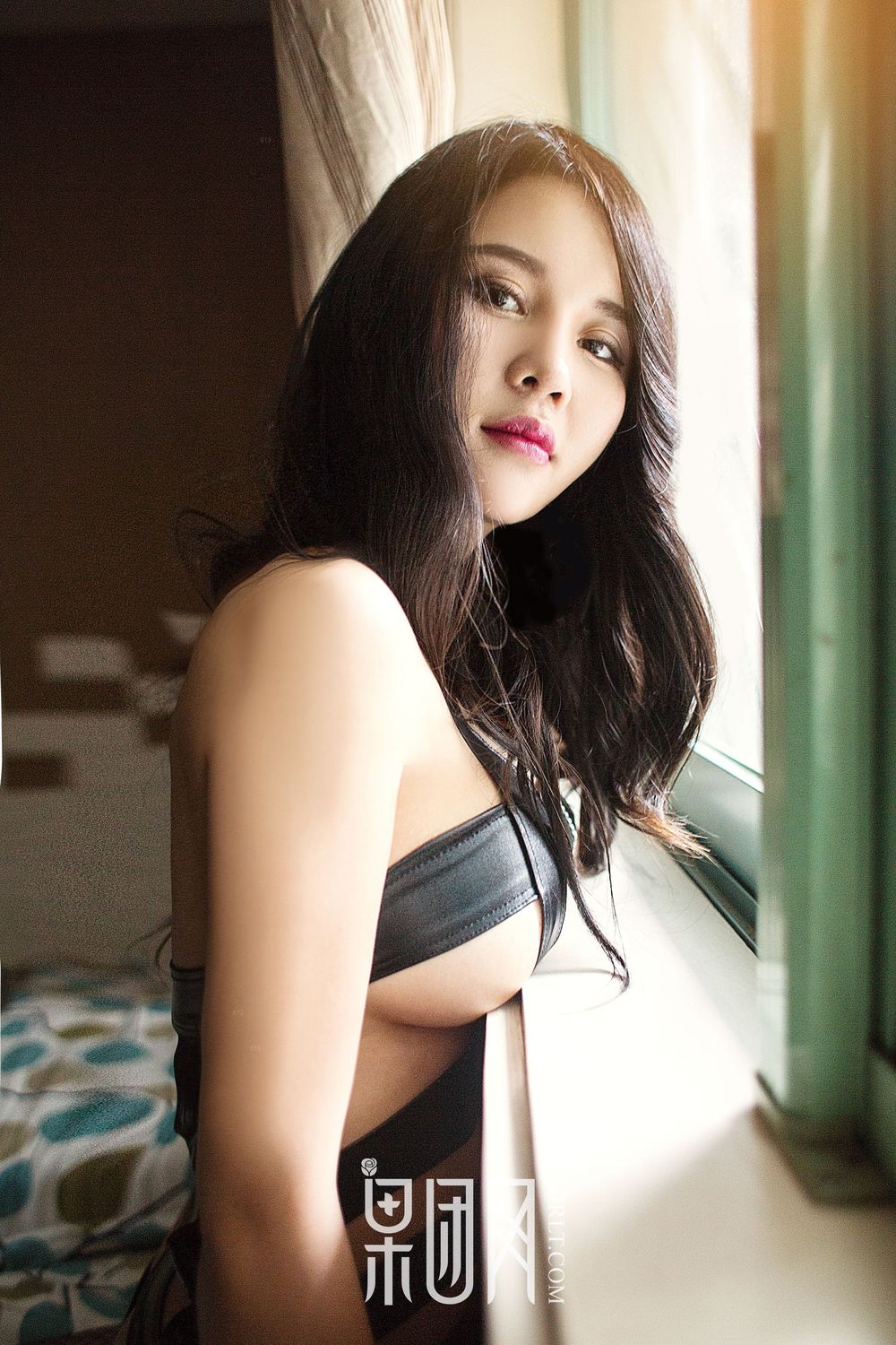 美女模特SukkiQ可以 - 翘臀奶霸+湿身诱惑虐恋写真