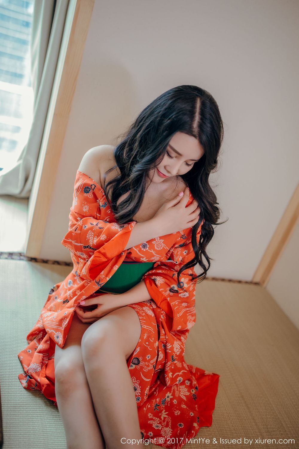 美女模特SukkiQ可儿 - 鲜色和服+透视内衣系列写真